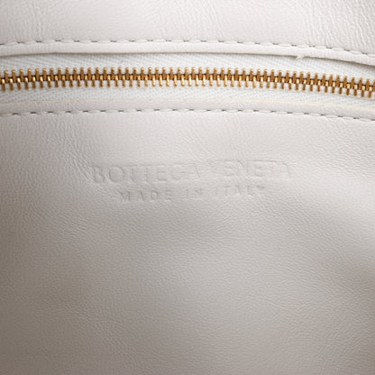 Bottega Veneta Maxi Intrecciato Kassetten-Umhängetasche aus Leder in Weiß