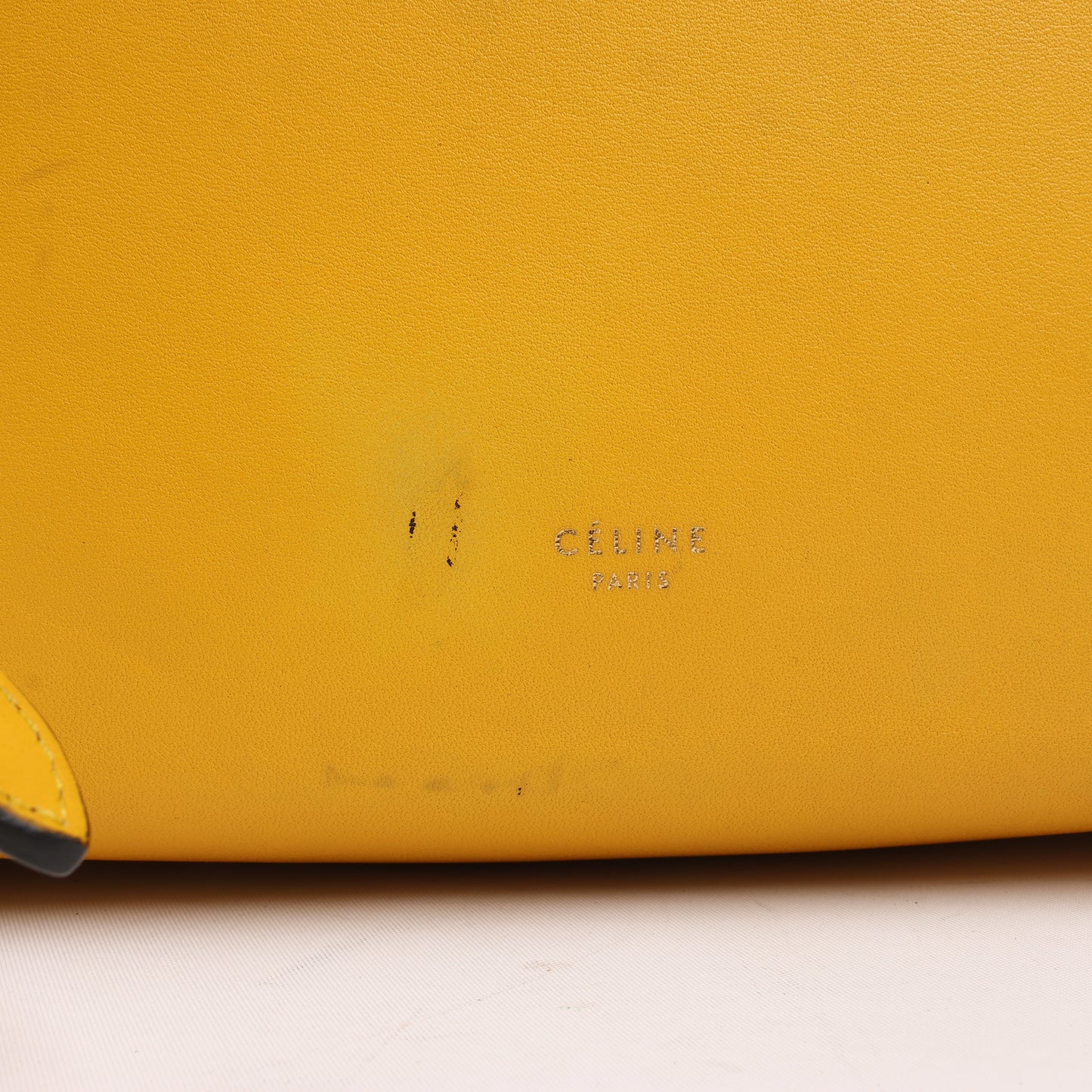 CELINE – 2-Wege-Handtasche aus glattem Kalbsleder in Gelb