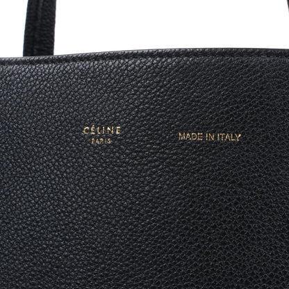 Celine Cabas Phantom, kleine Schultertasche aus schwarzem Leder