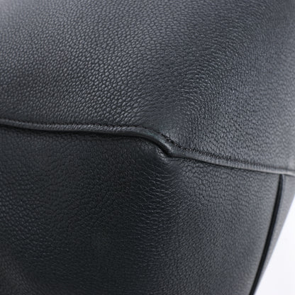 Celine Cabas Phantom, kleine Schultertasche aus schwarzem Leder