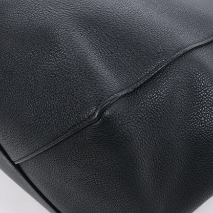 Celine Cabas Phantom, kleine Schultertasche aus schwarzem Leder