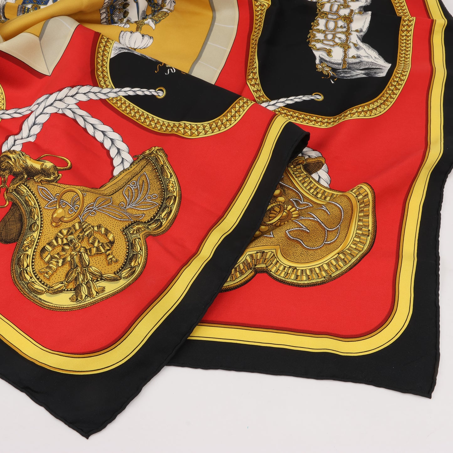 Hermès Carré 90 "GRAND APPARAT" 100% Silk Scarf