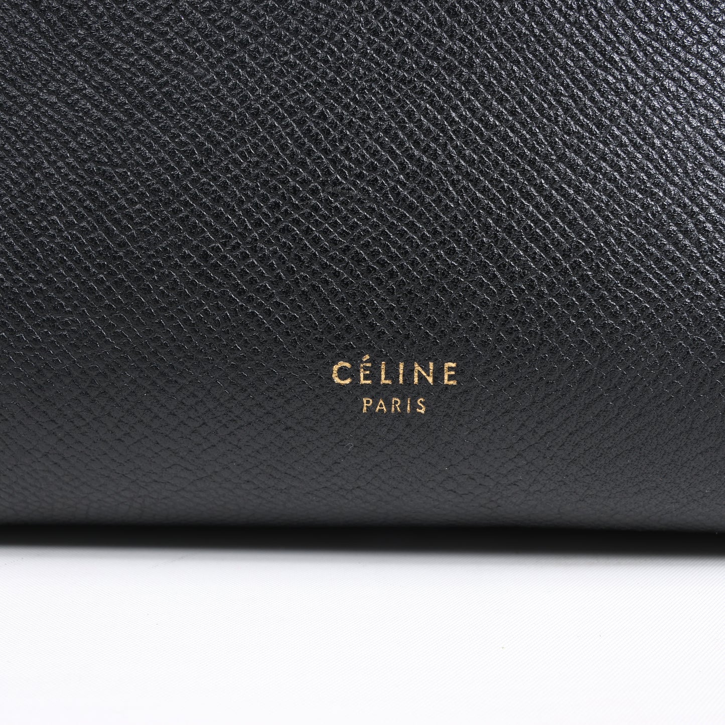 CELINE Gürteltasche aus genarbtem Kalbsleder, Micro 2Way Handtasche in Schwarz