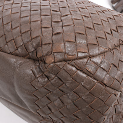 Bottega Veneta Intrecciato Campana Leder Umhängetasche in Braun