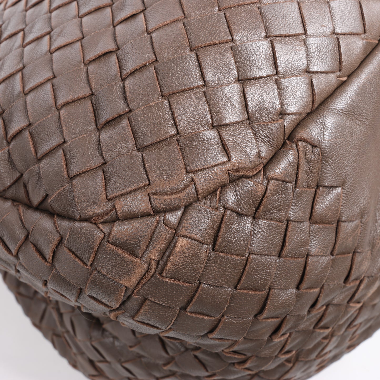 Bottega Veneta Intrecciato Campana Leder Umhängetasche in Braun