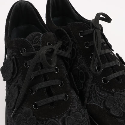 CHANEL Camelia Lace x Wildleder Sneakers in Schwarz G34815, Größe 37