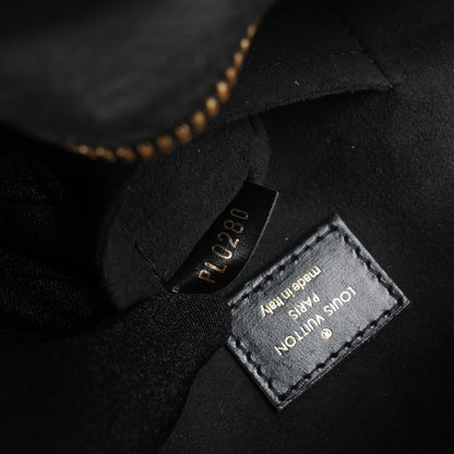 Louis Vuitton Boite Chapeau Souple Vernis Leder Umhängetasche in Schwarz M53999