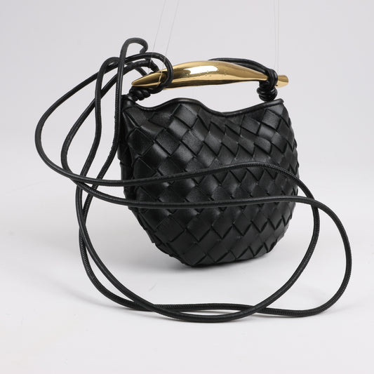 Bottega Veneta Intrecciato Sardines Leder Umhängetasche in Schwarz