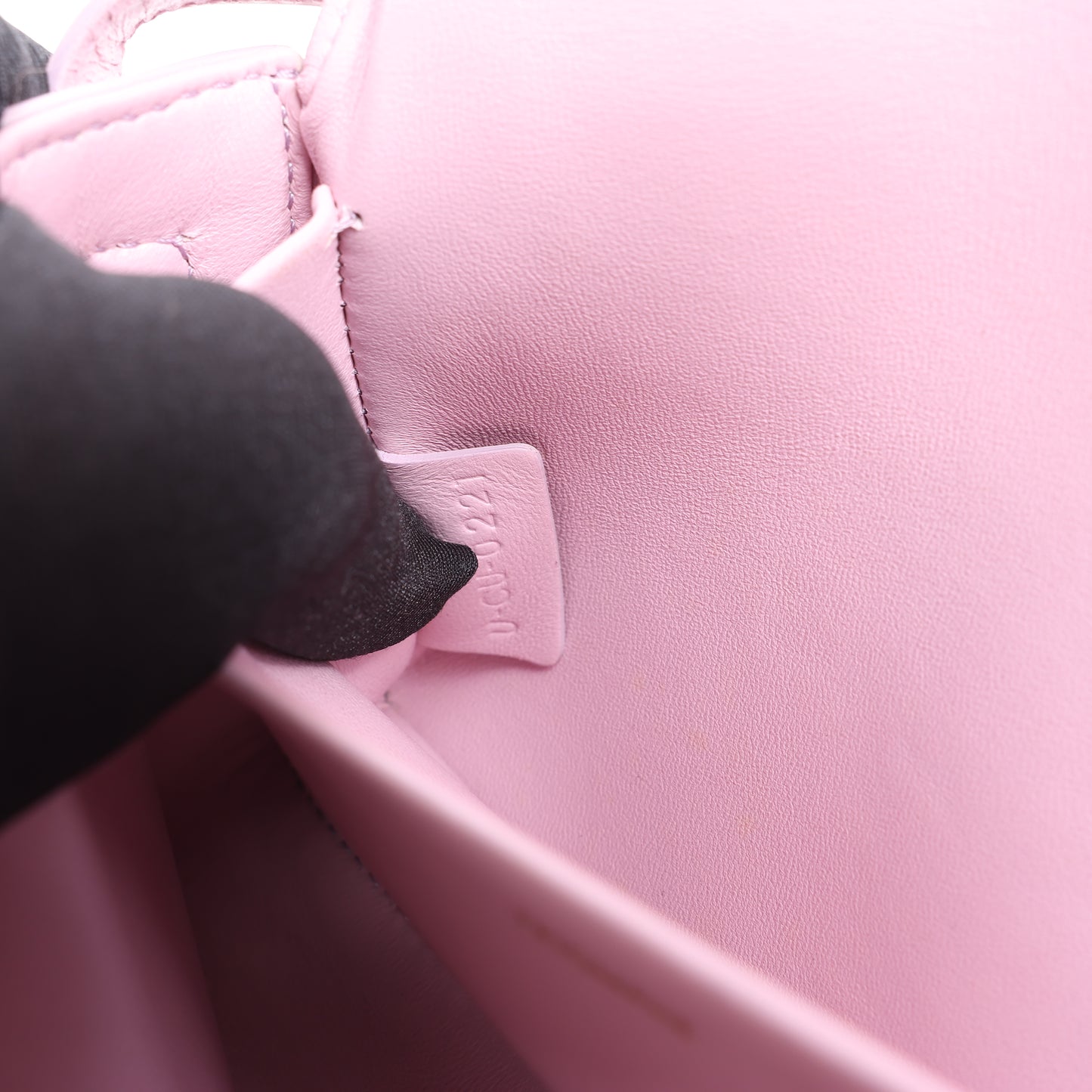 Celine Triomphe, kleine Schultertasche aus glattem Leder in Rosa