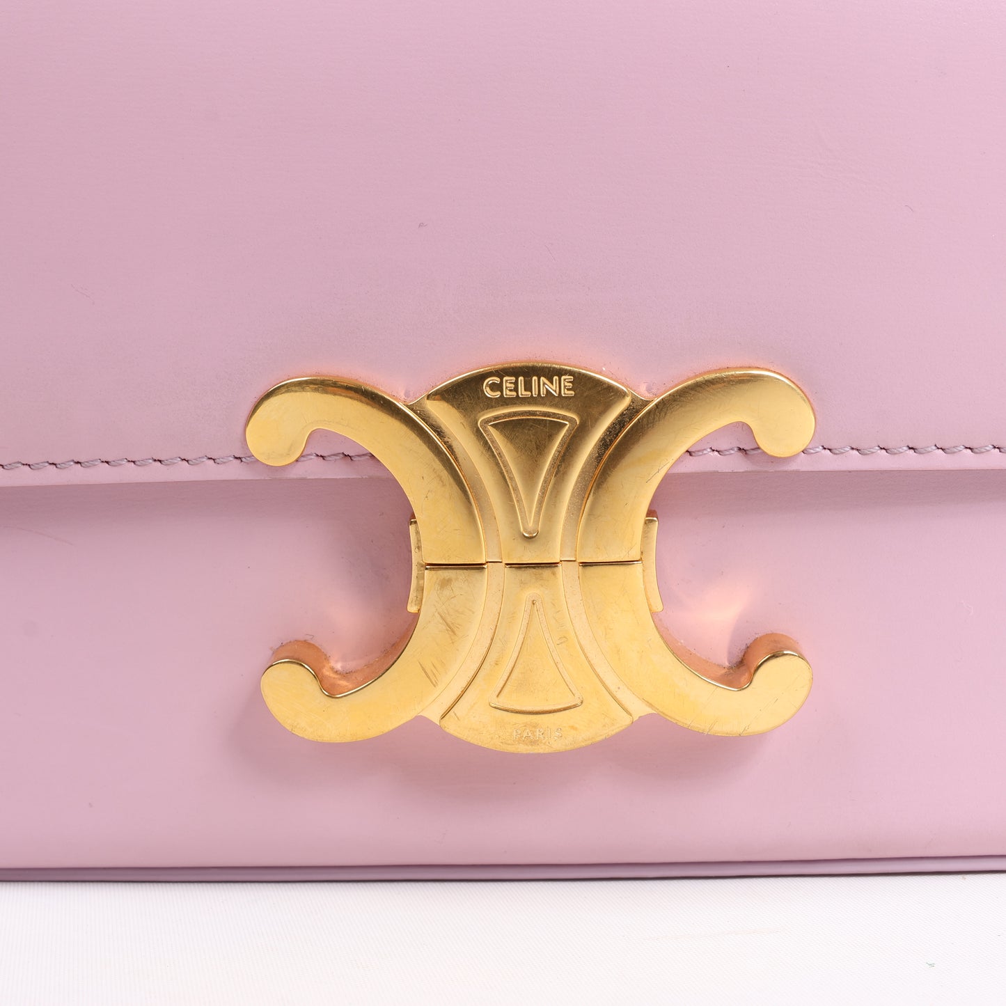 Celine Triomphe, kleine Schultertasche aus glattem Leder in Rosa
