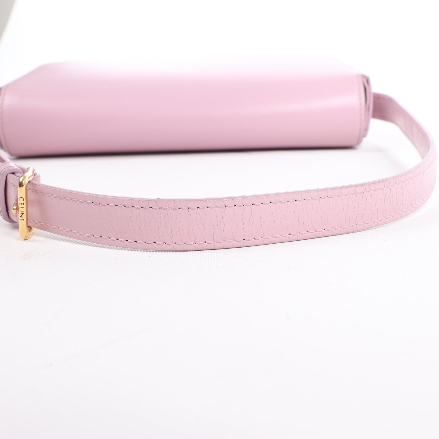 Celine Triomphe, kleine Schultertasche aus glattem Leder in Rosa