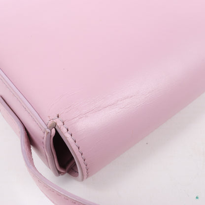 Celine Triomphe, kleine Schultertasche aus glattem Leder in Rosa