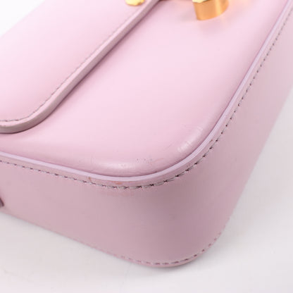 Celine Triomphe, kleine Schultertasche aus glattem Leder in Rosa