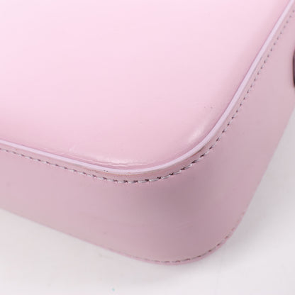 Celine Triomphe, kleine Schultertasche aus glattem Leder in Rosa