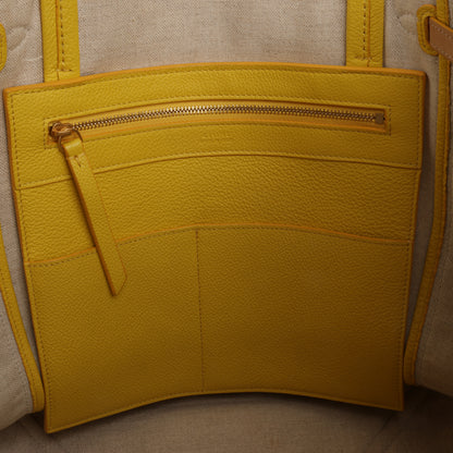 Celine Cabas Phantom, kleine Schultertasche aus gelbem Leder