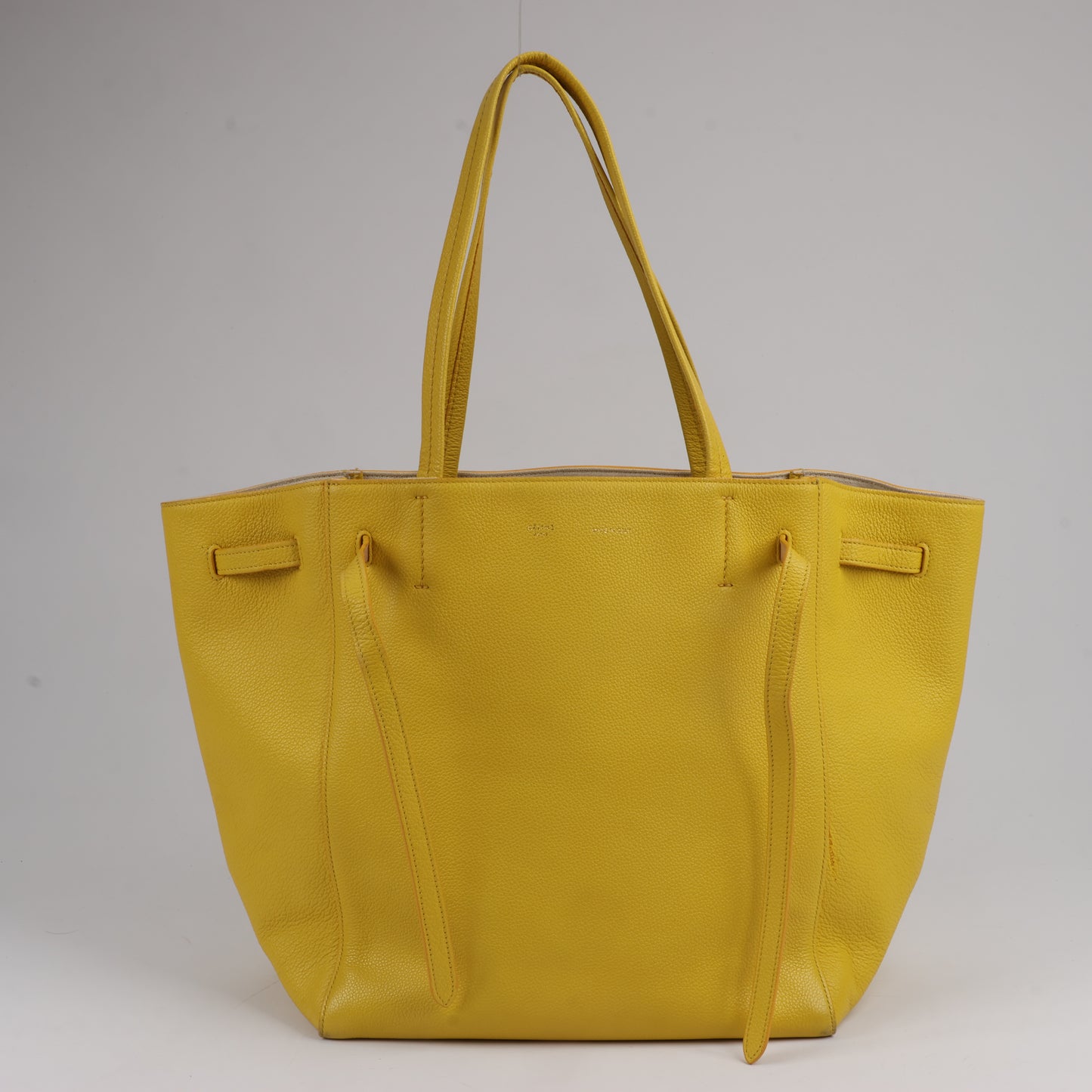 Celine Cabas Phantom, kleine Schultertasche aus gelbem Leder