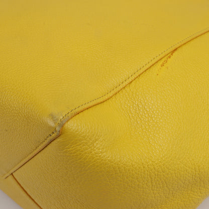 Celine Cabas Phantom, kleine Schultertasche aus gelbem Leder