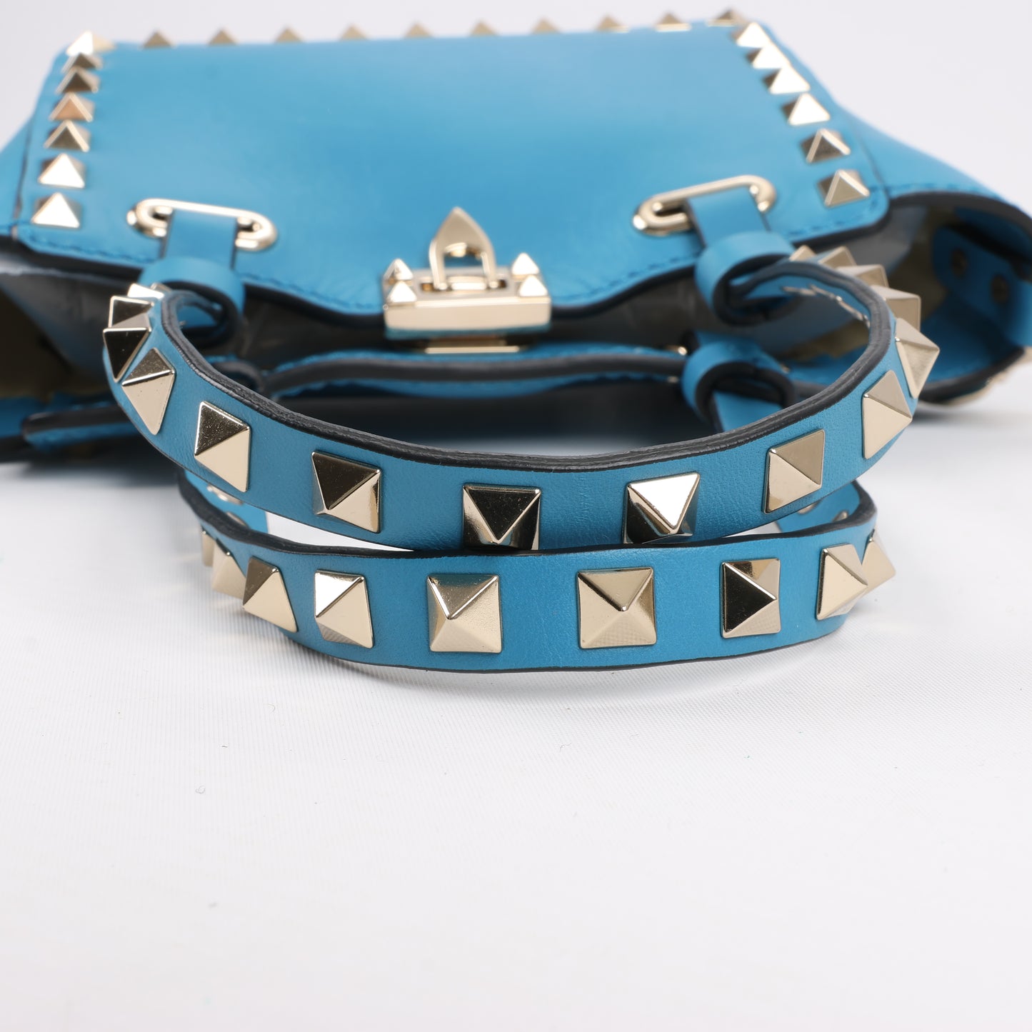 Mini sac à main Rockstud Valentino Garavani en cuir bleu