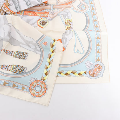 Hermes Carré 90 „HARNAIS DE COEUR“ Seidentaschentuch in Mehrfarbig