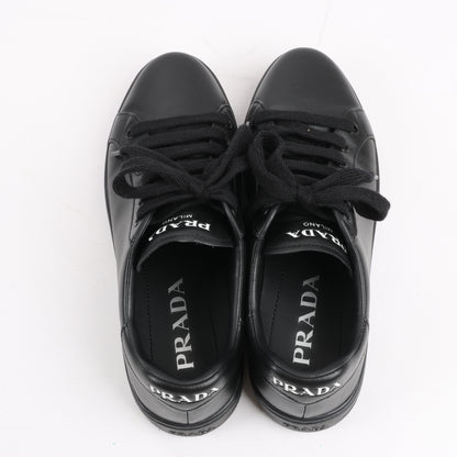 PRADA Logo-Leder-Sneaker in Schwarz × Weiß 1E282N, Größe 37,5 EU