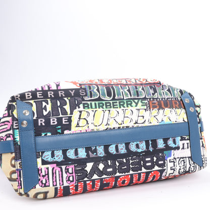 Burberry – Kuriertasche mit Graffiti-Logo-Print, mehrfarbig