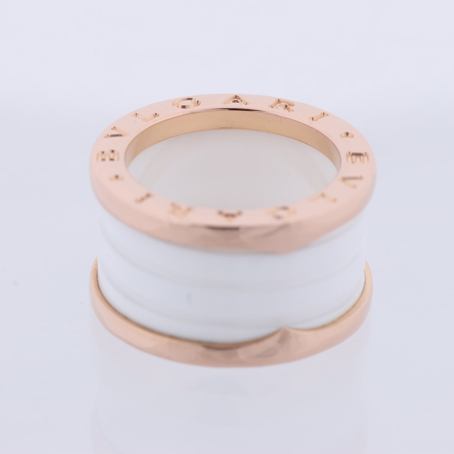 Bague Bvlgari B.Zero1 en or rose 750 et céramique blanche (9,4 g, taille 49)