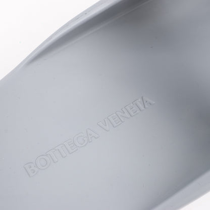 Bottega Veneta Gummiband-Sandalen in Grau, Größe 43 EU