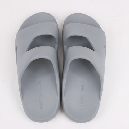Bottega Veneta Gummiband-Sandalen in Grau, Größe 43 EU