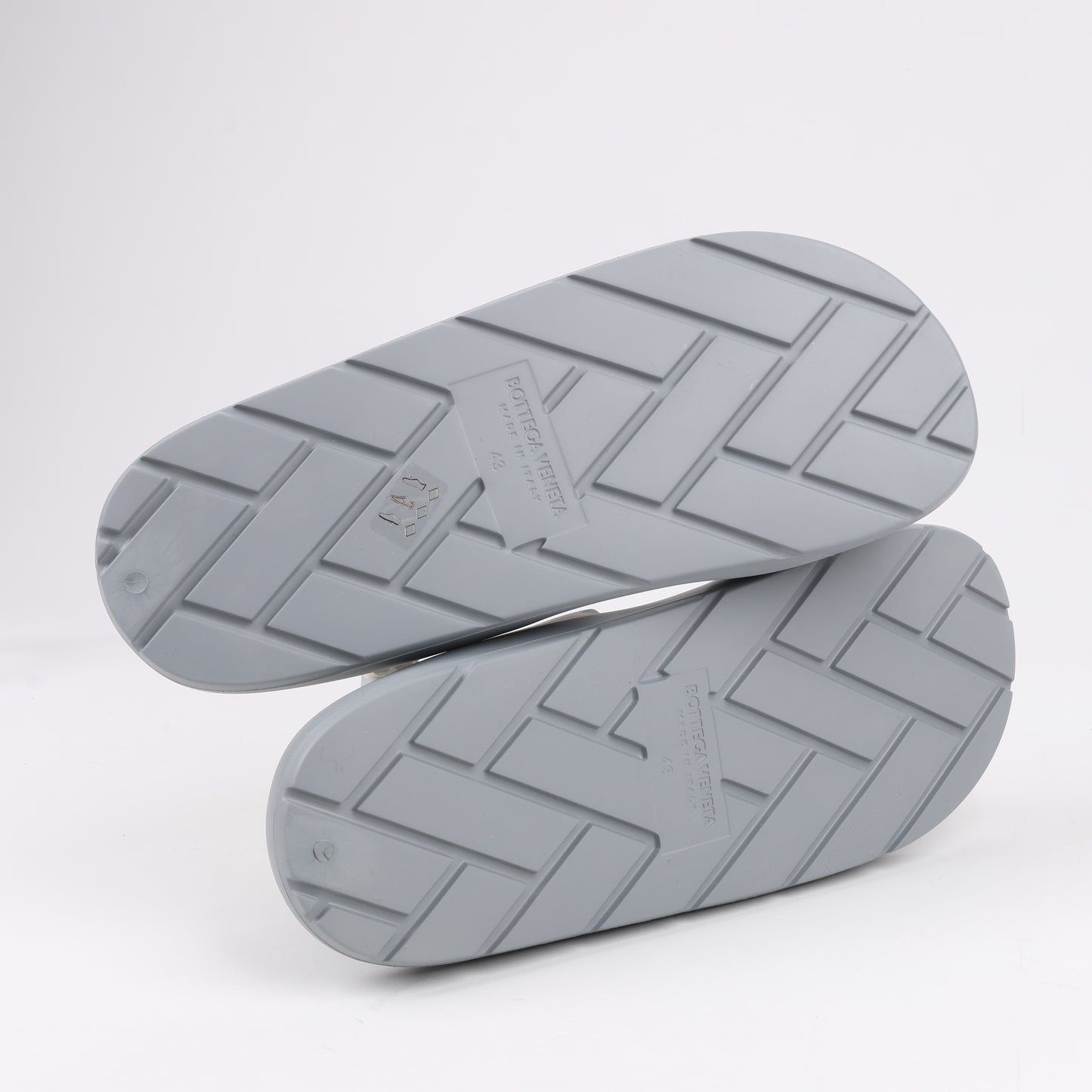 Bottega Veneta Rubber Band Sandals in Grey, Size 43 EU