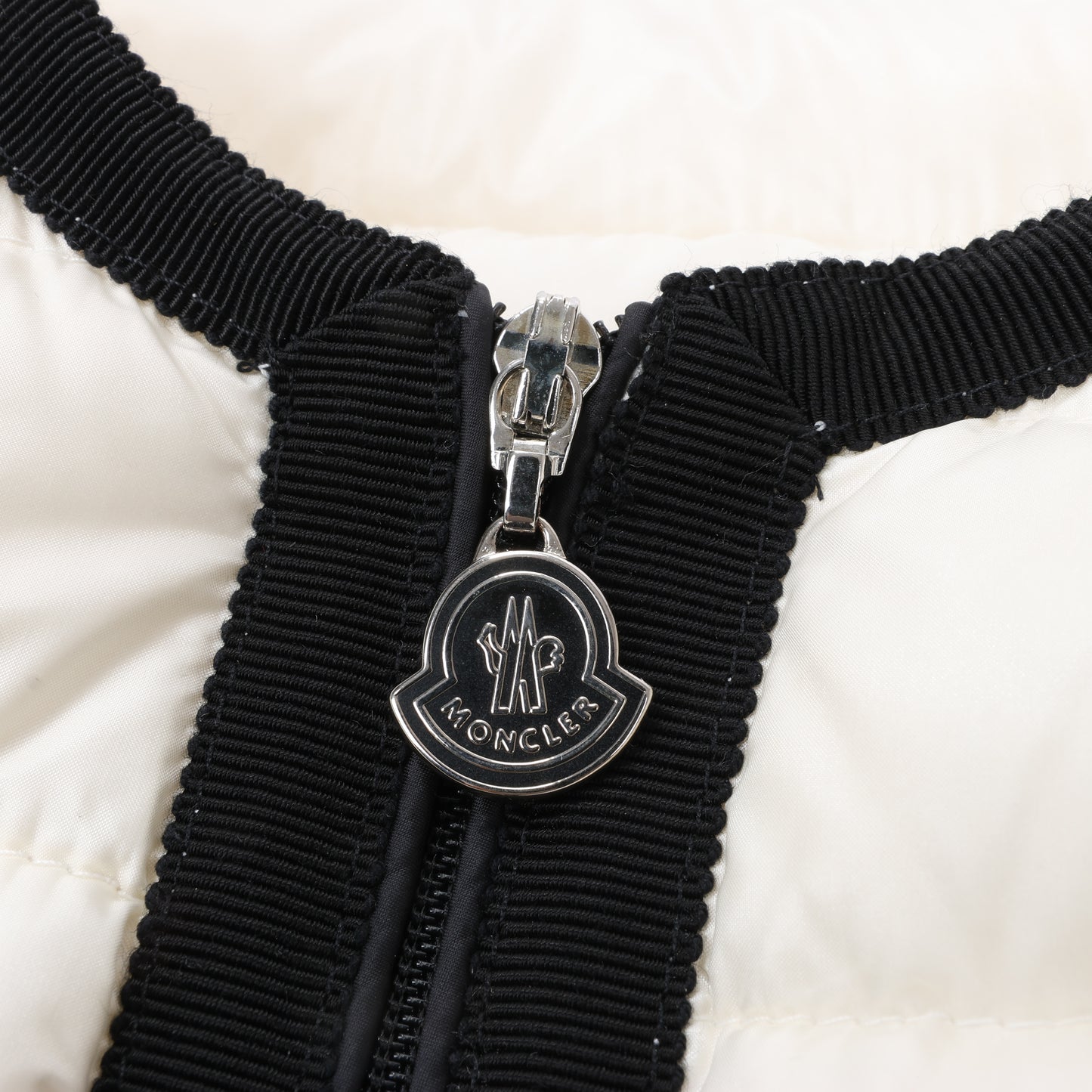 Veste matelassée MONCLER Glycine, taille 3 M