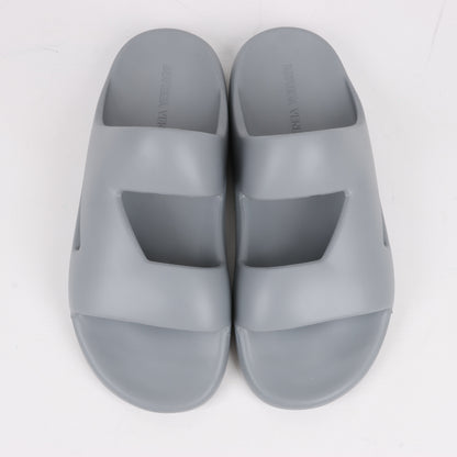 Bottega Veneta Gummiband-Sandalen in Grau, Größe 43 EU