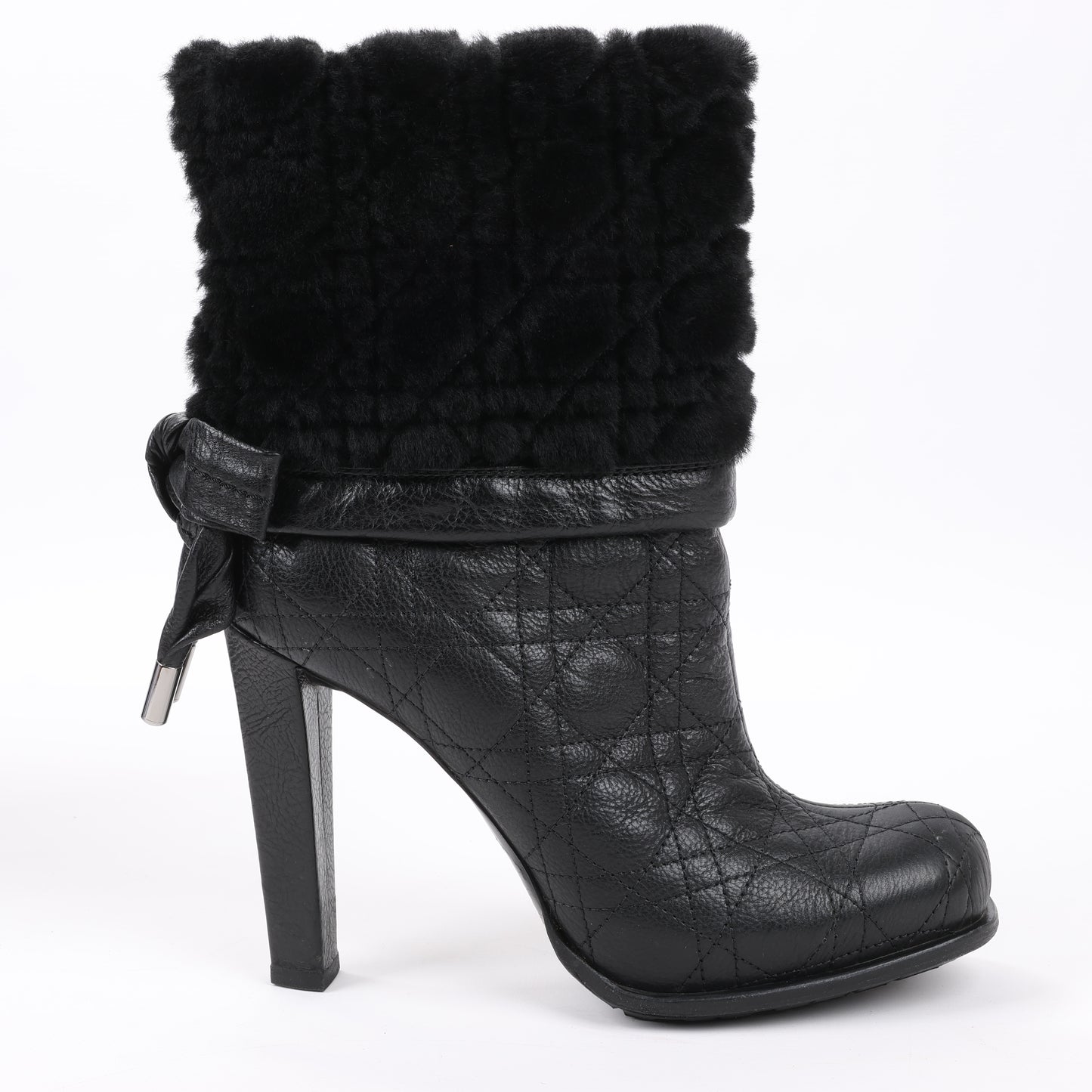 Dior – Cannage-Stiefel aus schwarzem Leder mit Stulpen aus Eispelz, Größe 40 EU