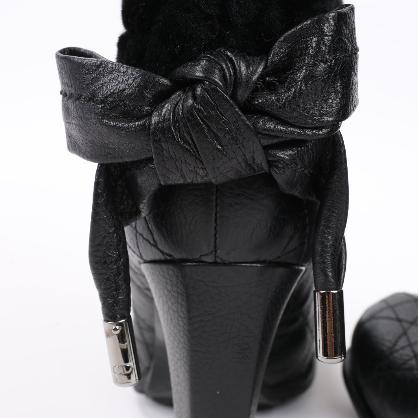 Dior – Cannage-Stiefel aus schwarzem Leder mit Stulpen aus Eispelz, Größe 40 EU