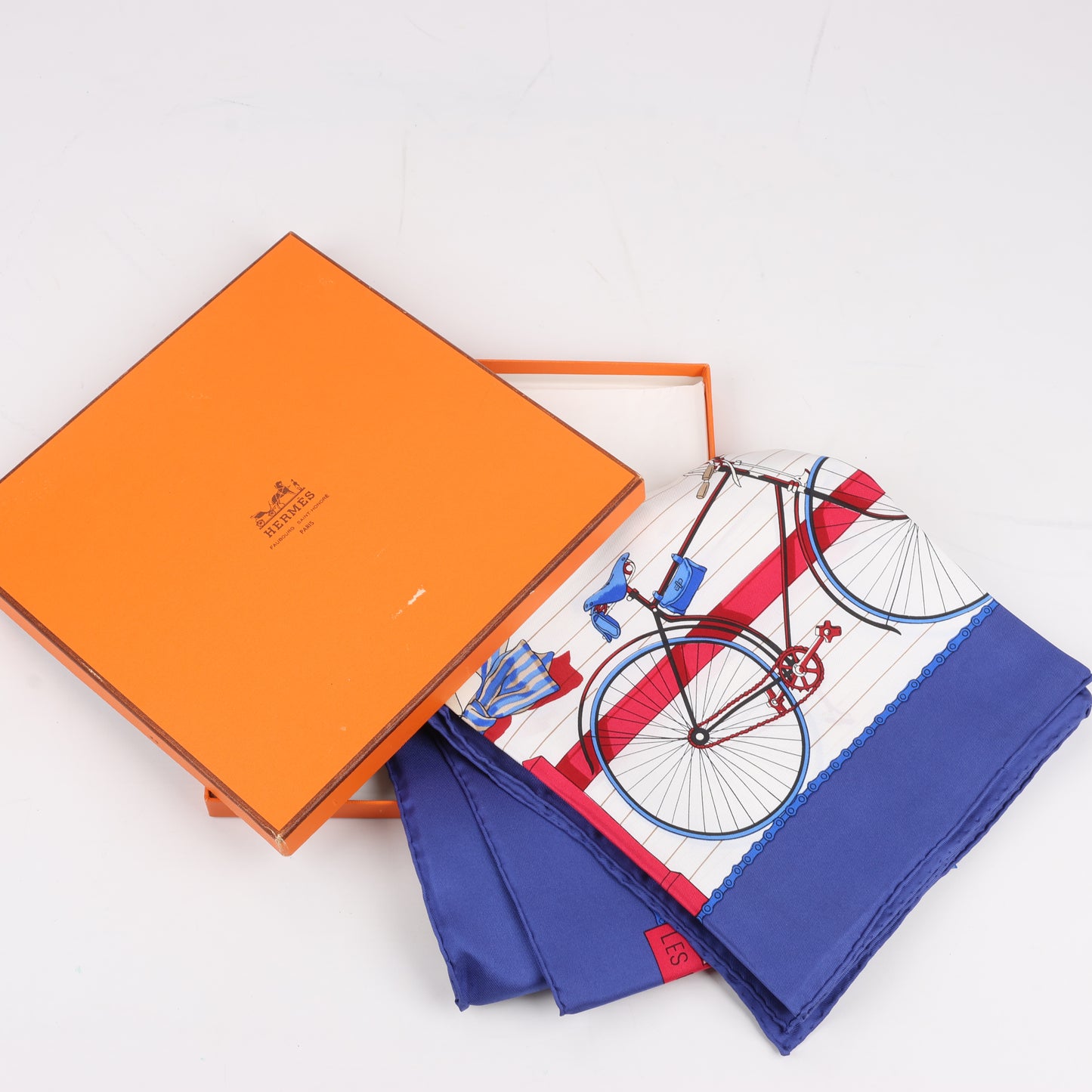 Hermès Carré 90 "LES BECANES" 100% Silk Scarf