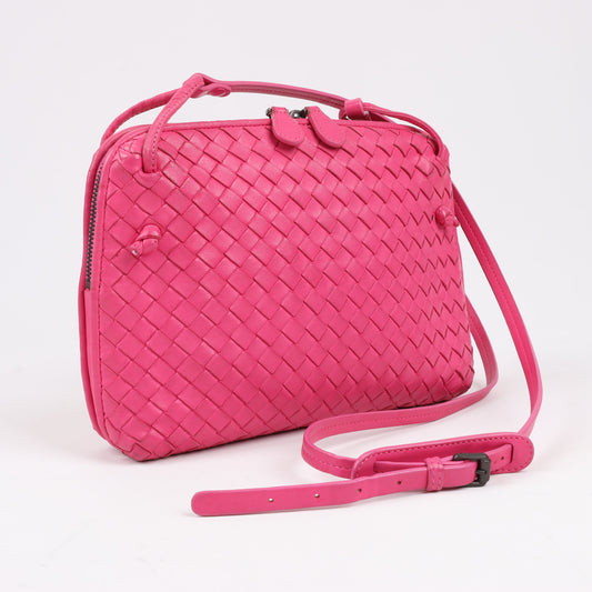 Bottega Veneta Intrecciato Nodini Umhängetasche in Rosa