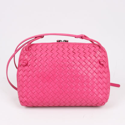Bottega Veneta Intrecciato Nodini Umhängetasche in Rosa