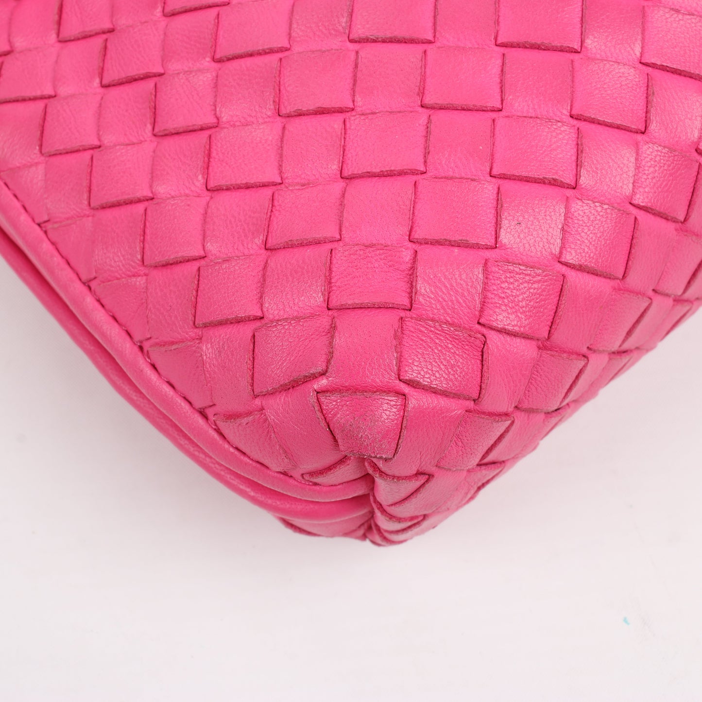 Bottega Veneta Intrecciato Nodini Umhängetasche in Rosa