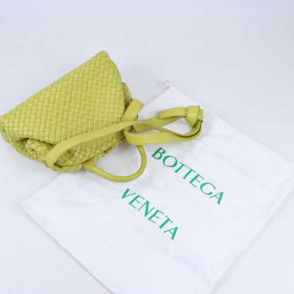 Bottega Veneta – Kleine 2-Wege-Handtasche aus Intrecciato-Leder in Gelbgrün