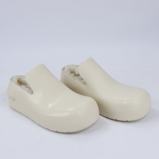 Bottega Veneta – Puddle Shearling Cozy – Niedrige Schuhe aus mattem Gummi in Elfenbein