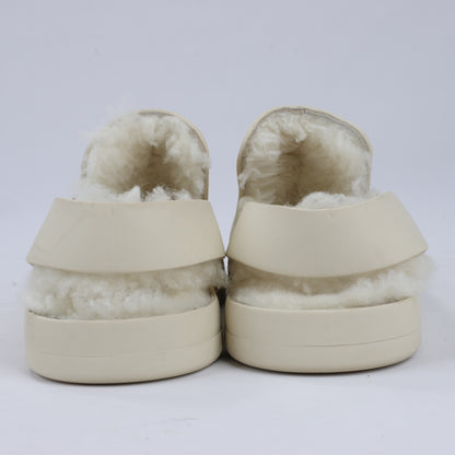Bottega Veneta – Puddle Shearling Cozy – Niedrige Schuhe aus mattem Gummi in Elfenbein