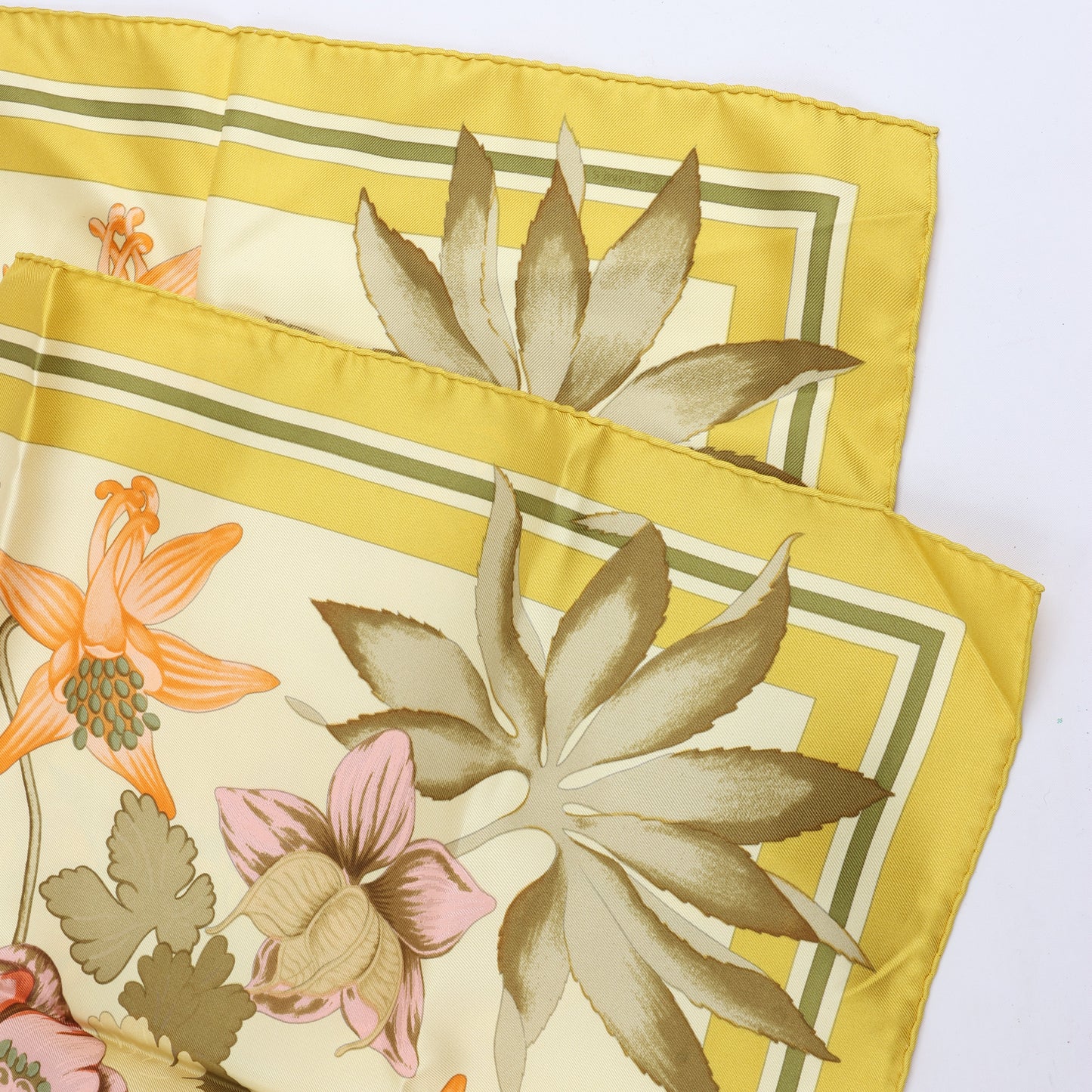 Hermes Carré 90 "Fleurs d'Hellade" 100% Silk Scarf