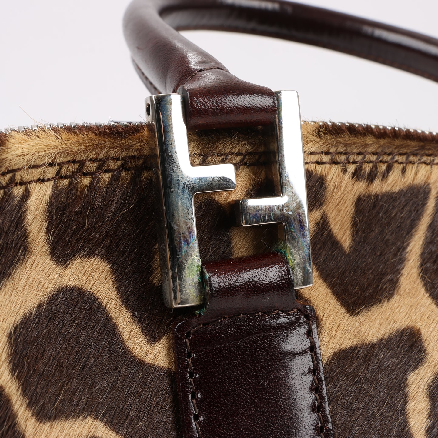 FENDI – 2-Wege-Handtasche aus Leder im Giraffen-Pony-Stil in Braun