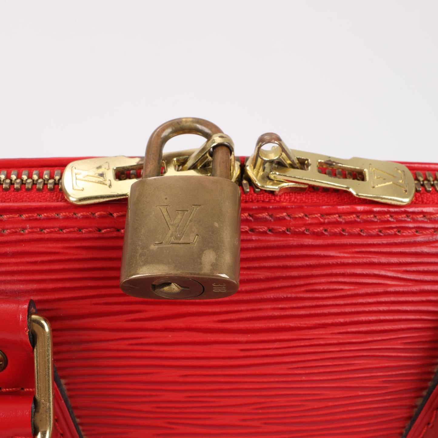 Louis Vuitton Alma PM Handtasche aus Epi-Leder in Rot