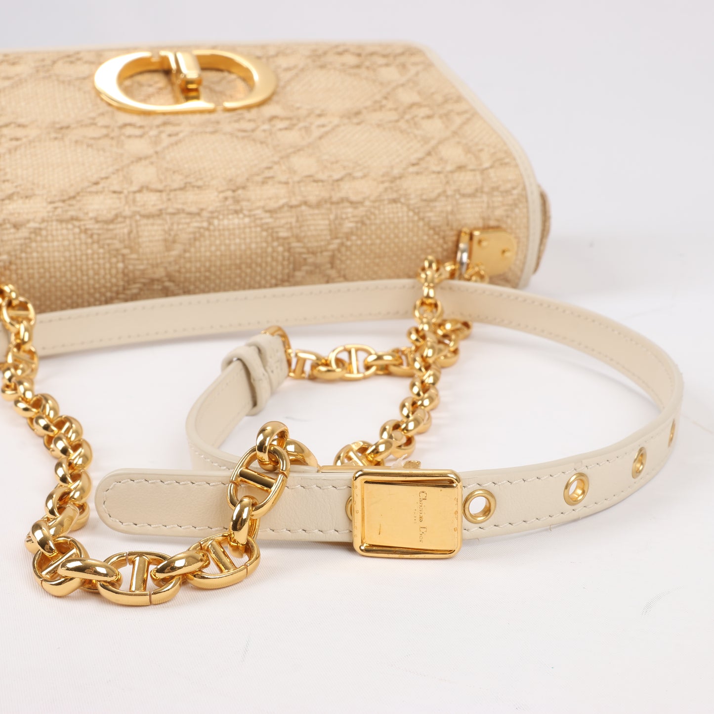Christian Dior Caro Raffia x Leder, mittelgroße Umhängetasche in Beige