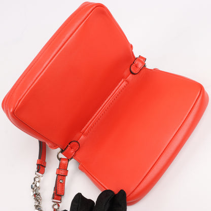 FENDI Double Micro Baguette Leder-Umhängetasche mit Kette in Rot 8M0371