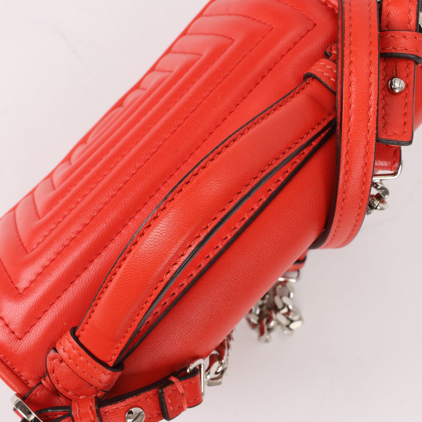 FENDI Double Micro Baguette Leder-Umhängetasche mit Kette in Rot 8M0371
