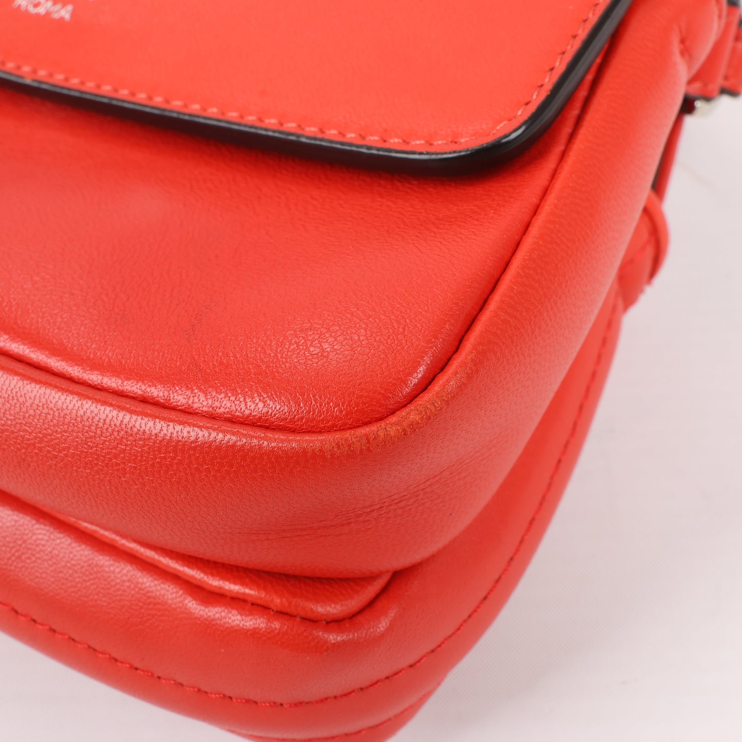 FENDI Double Micro Baguette Leder-Umhängetasche mit Kette in Rot 8M0371