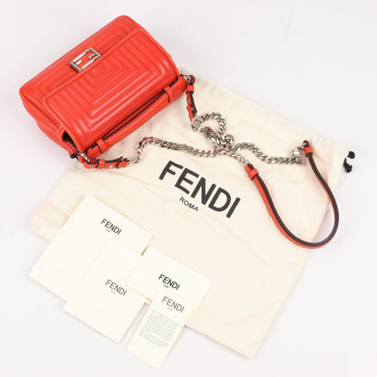 FENDI Double Micro Baguette Leder-Umhängetasche mit Kette in Rot 8M0371