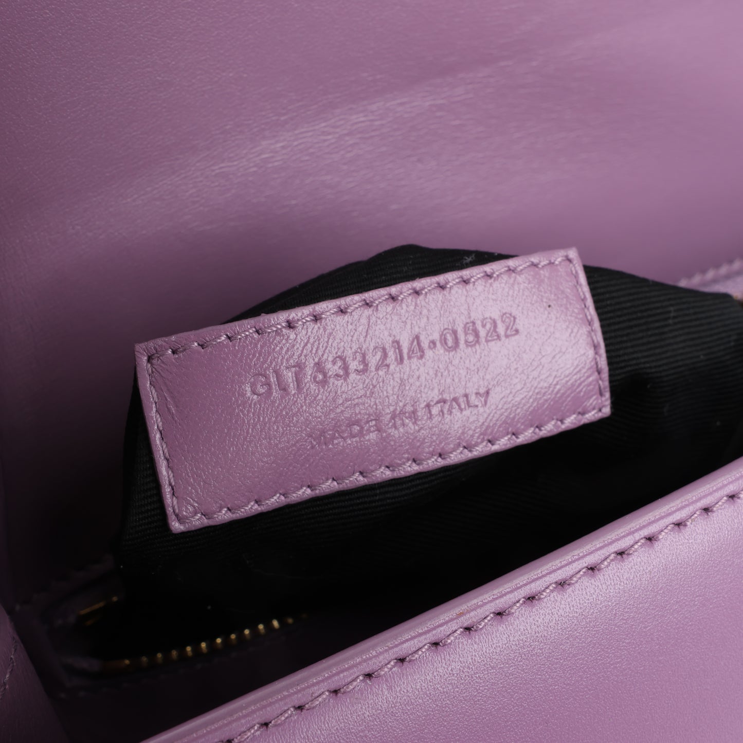 Saint Laurent Paris Carre Schultertasche aus Leder in Lila