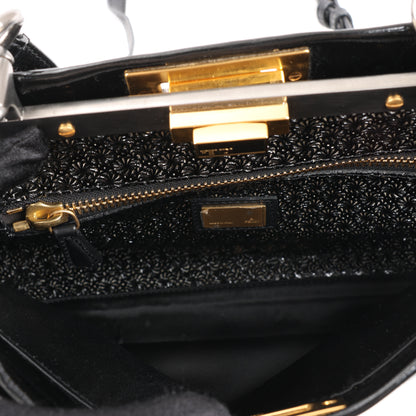 Fendi Peekaboo 2-Wege-Handtasche aus Lackleder in Schwarz 8BN211